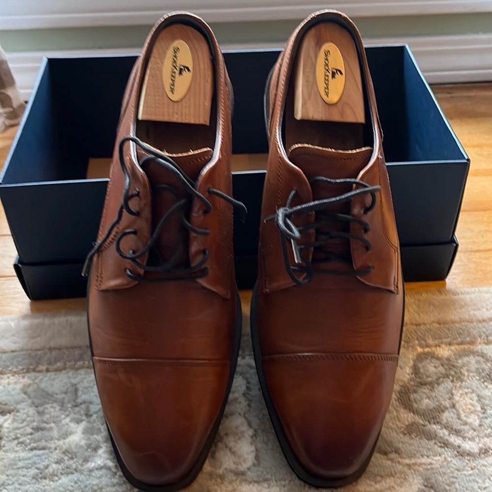 Tan/brown cap toe Oxford Size 9.5M